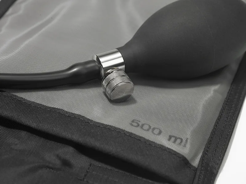 infusion-cuff-detail-bulb-f-bosch Infusion cuff detail bulb F. Bosch